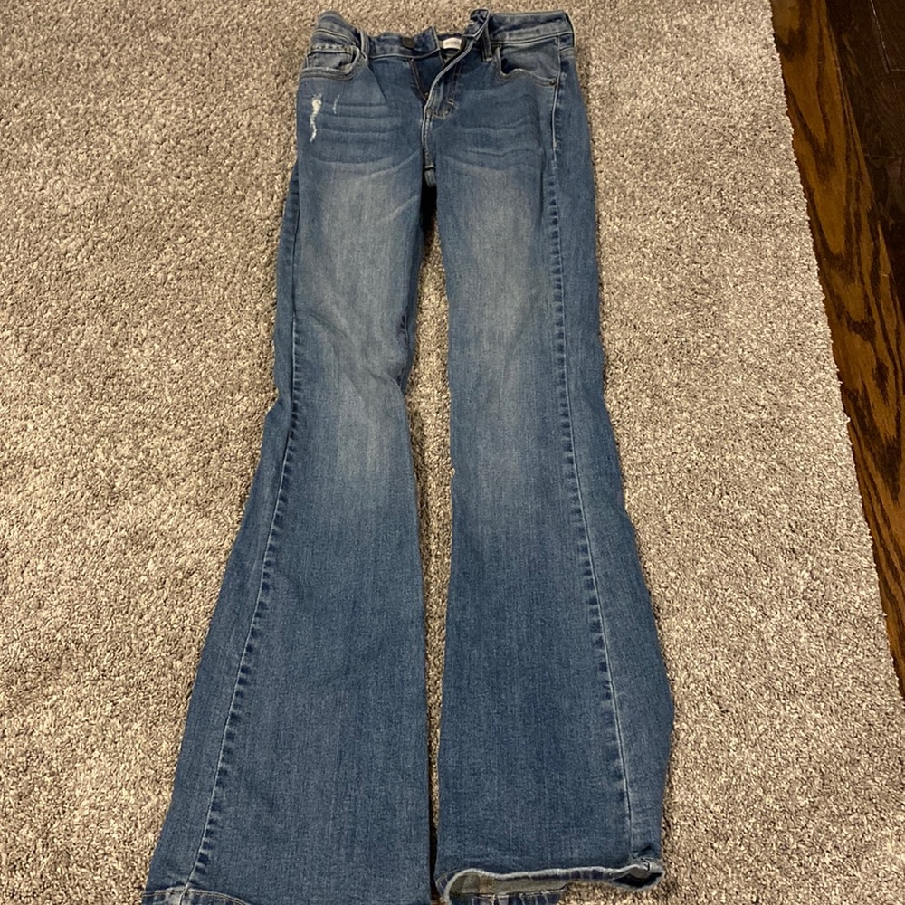 Hidden medium wash blue jeans, no rips bootcut fit. Size 24